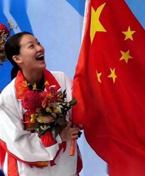 开云app-恩爱24年逃不过现实！48岁伏明霞美若天仙，74岁梁锦松却衰老憔悴|婚姻|岁月|家庭|身体|时光_新浪娱乐_新浪新闻